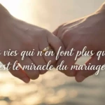 Deux mains avec alliances — messages et félicitations pour un mariage